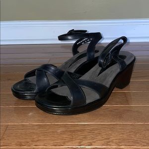 NWOT Dansko Black Size 6.5 Sandals